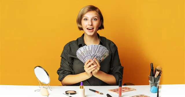 monetizing content, content creator, influencer, portrait, caucasian, content creator, content creator, content creator, content creator, content creator, influencer, influencer, influencer, influencer. Finance creator tools and suppliers: choosing by content risk